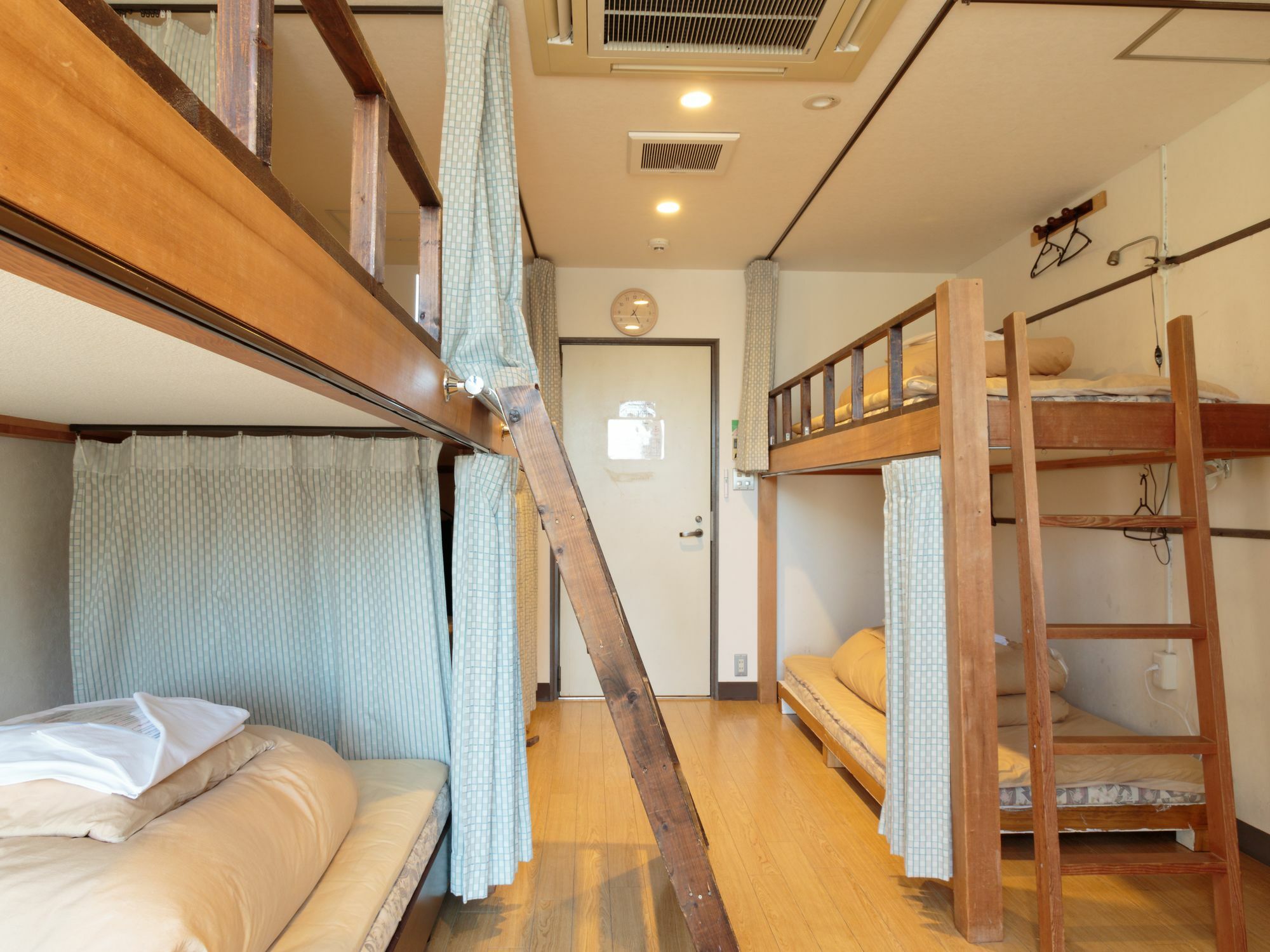 J-Hoppers Kyoto Guesthouse Екстер'єр фото